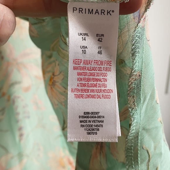 Unique sheer waterfall floral beach cover up NWOT Size 14 M/L - Picture 9 of 11